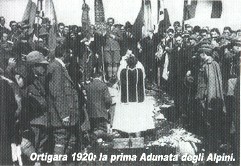 1920: Si celebra la Santa Messa sull'Ortigara